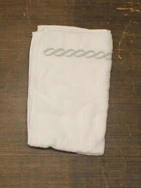 Matouk Chain 100% Longstaple Cotton Hand Towel White / Silver Gray 19x30
